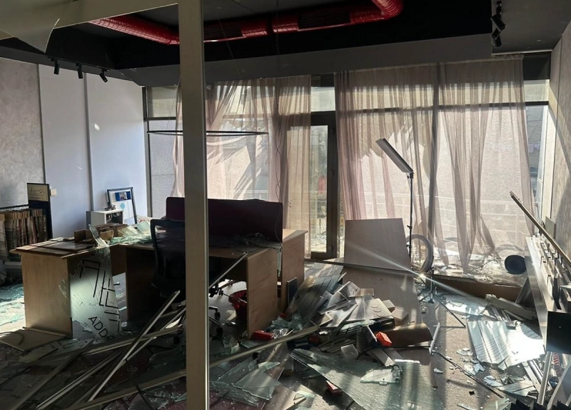 Взрыв прогремел в деловом центре в Баку, из-под завалов достали уже 7 пострадавших