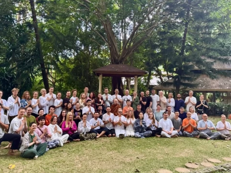 Огузок из «Кухни» после развода с Арнтгольц улетел в Таиланд открывать «сердечную чакру»