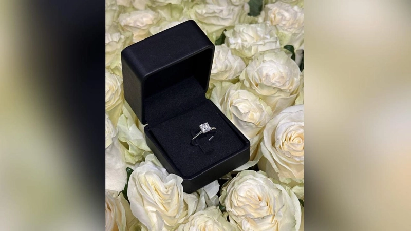 33-летняя блогерша Карина Кросс выходит замуж за 21-летнего хоккеиста