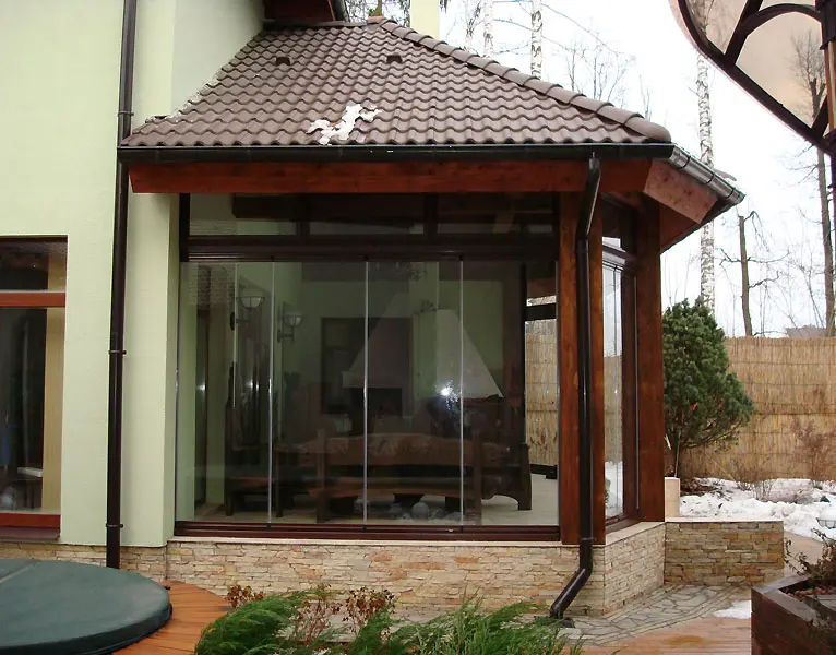 Безрамное остекление: современные решения для пространства и света