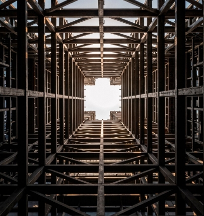 Рамные строительные леса: устройство, применение и особенности выбора